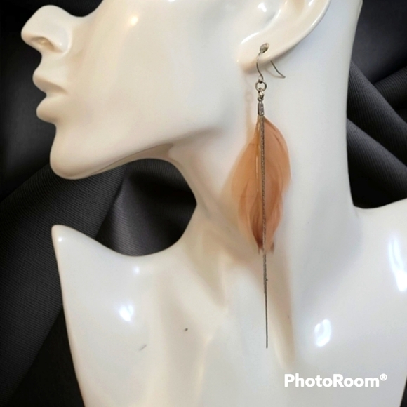 3/$30 VTG Fairycore Tan Feather Chain Dangle Hook Earrings - Picture 1 of 8